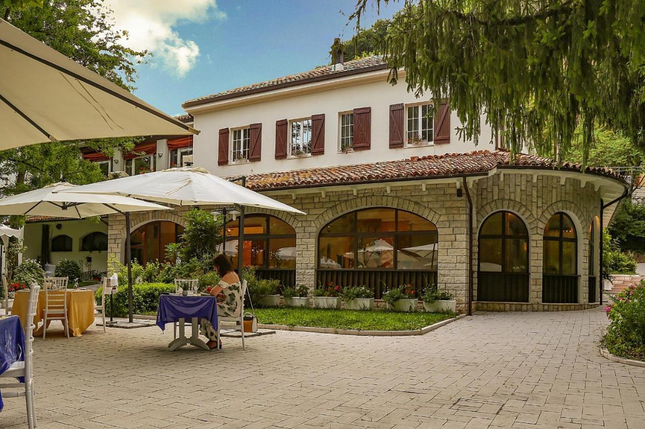 Hotel La Ginestra Acqualagna Eksteriør bilde