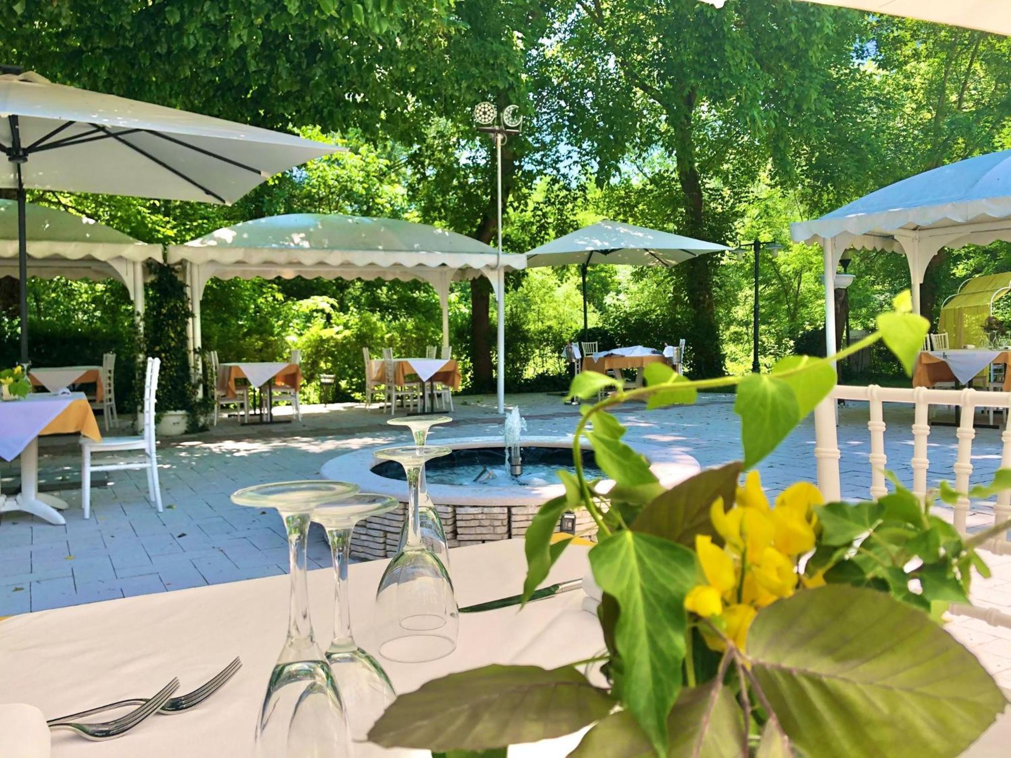 Hotel La Ginestra Acqualagna Eksteriør bilde
