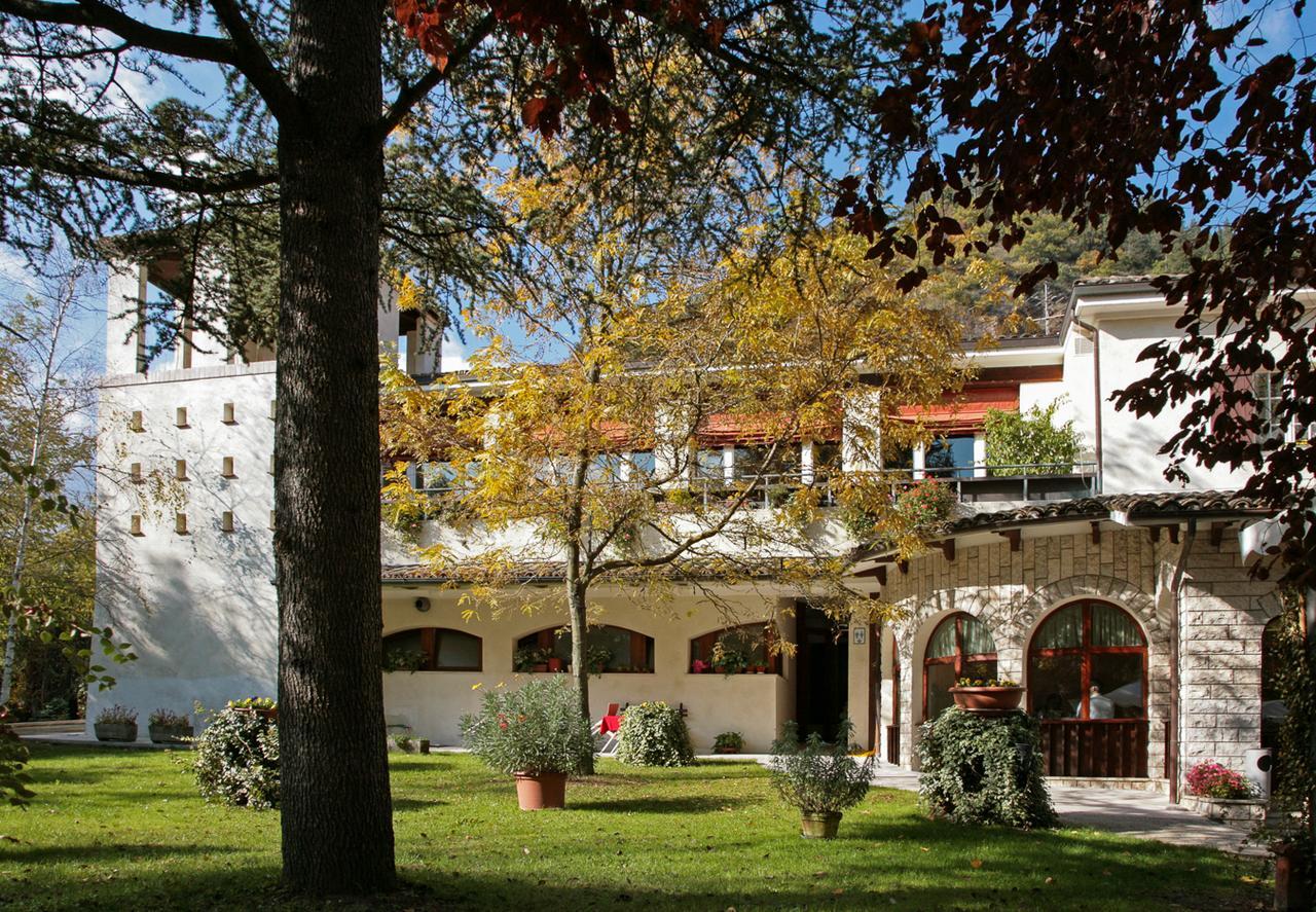 Hotel La Ginestra Acqualagna Eksteriør bilde